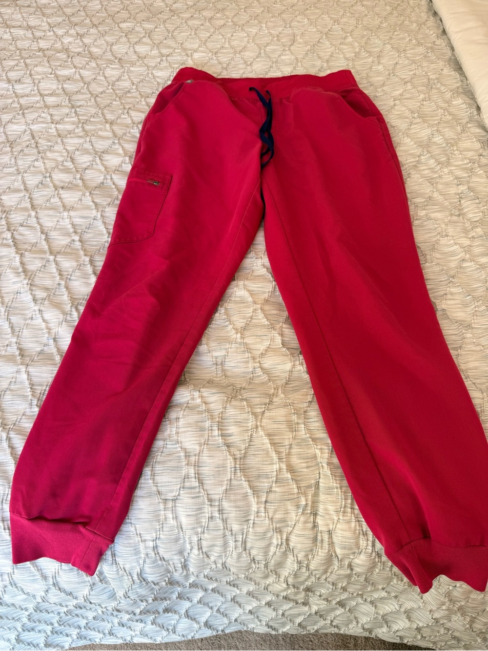 Figs Women’s Scrub Set in Raspberry Pink - Picture 3 of 4